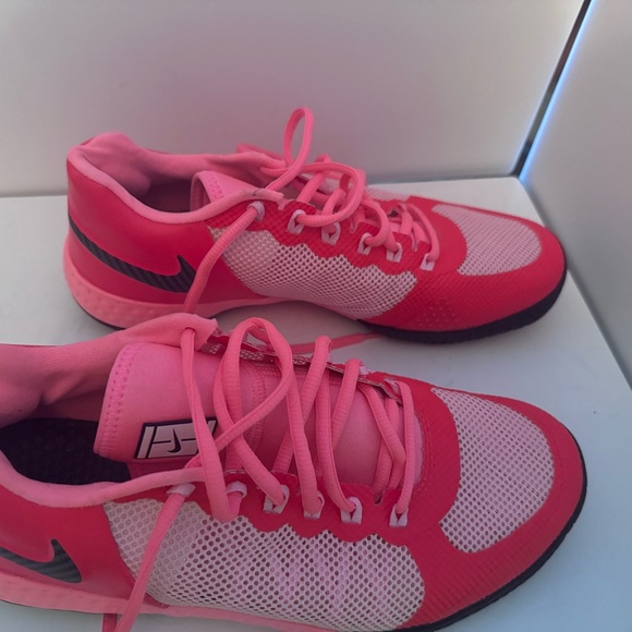 Cute Nike tennis/pickleball court shoe. Size 10, pink and red. - Picture 2 of 6